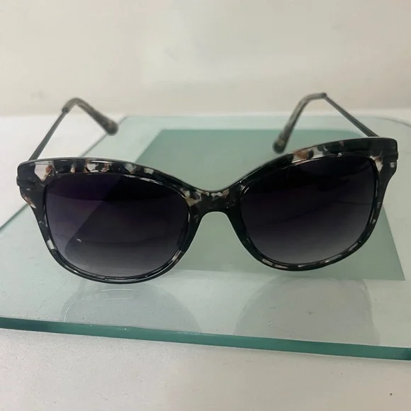 Oscar De La Renta Acetate Tortoise Shell Cat Eye Sunglasses Black - Picture 11 of 17